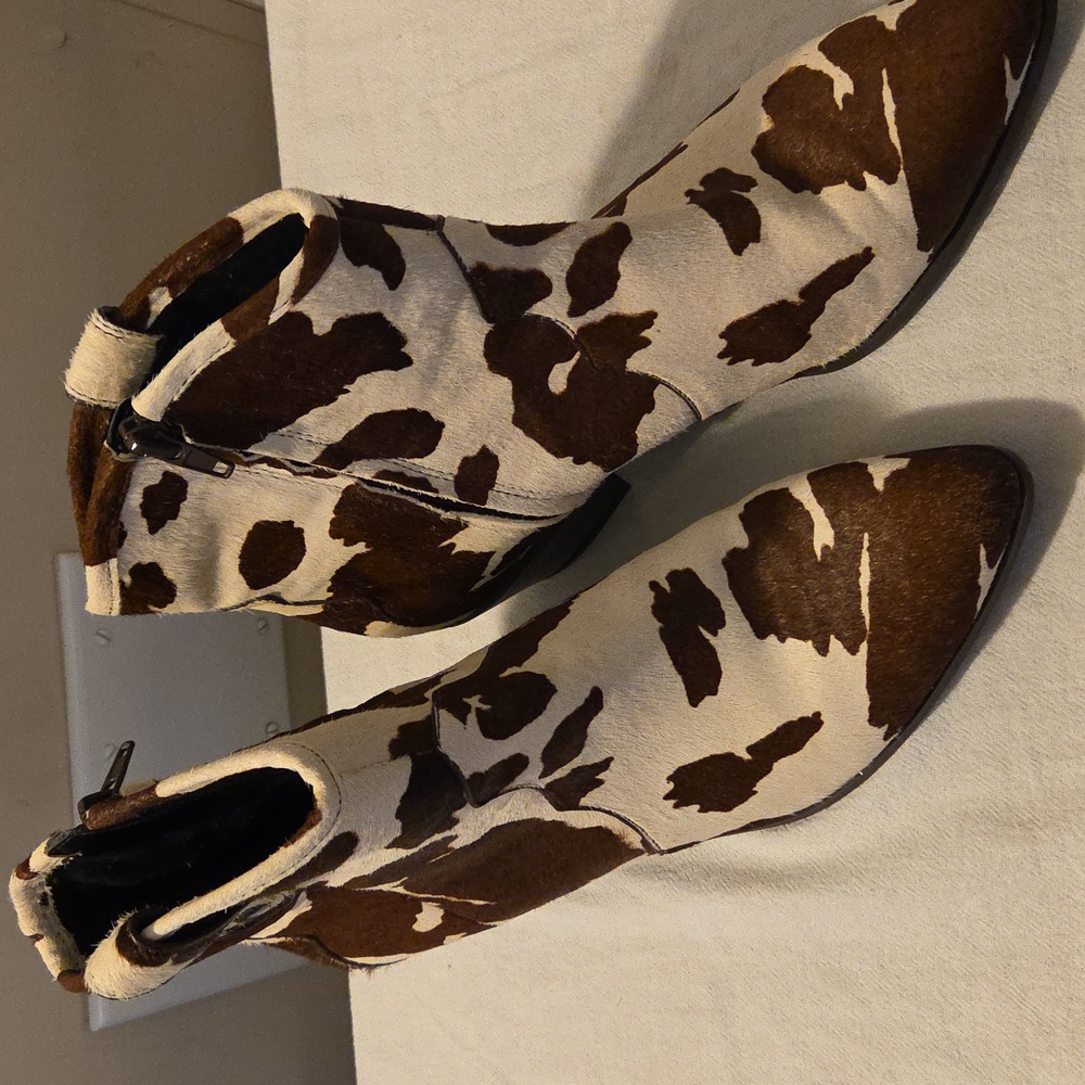 INC International Concepts Brown and Cream Western Ankle Boots Size 8
